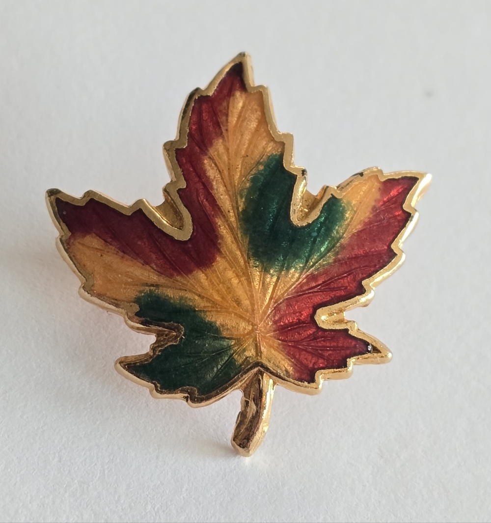 Vintage maple leaf brooch enamel gold tone pin orange green yellow red